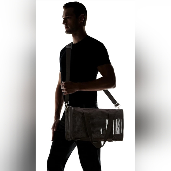 Amazon Basics Soft Sided Mesh Pet Travel Carrier Medium Size - Picture 7 of 13